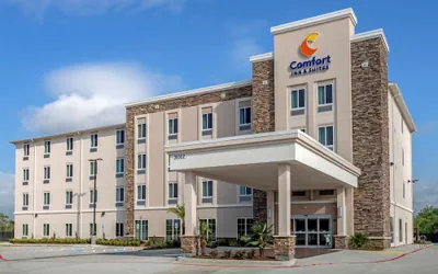 Photo 2 - Comfort Inn & Suites Waller