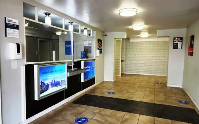 Photo 4 - Studio 6 Baytown, TX - Garth Road