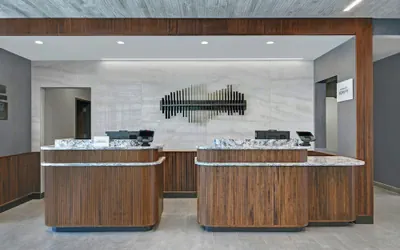 Photo 4 - Courtyard by Marriott Hamilton