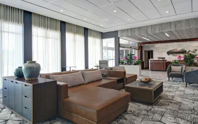 Photo 2 - Courtyard by Marriott Hamilton