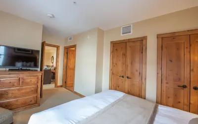 Photo 4 - Comfortable 1 Bedroom Slopeside Condo - No Cleaning Fee! by RedAwning