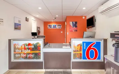 Photo 3 - Motel 6 Huntington, WV