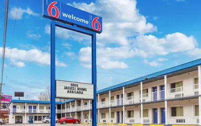 Photo 2 - Motel 6 Huntington, WV