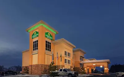 Photo 2 - La Quinta Inn & Suites by Wyndham Elk City