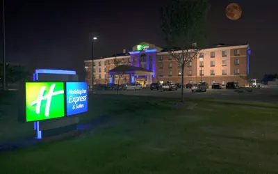 Holiday Inn Express & Suites Detroit North - Troy by IHG