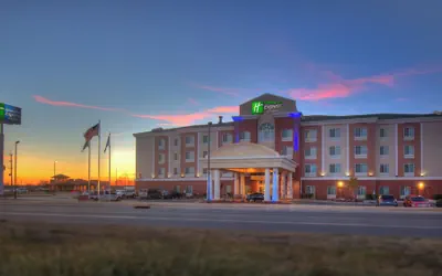 Photo 2 - Holiday Inn Express Hotel & Suites Elk City by IHG