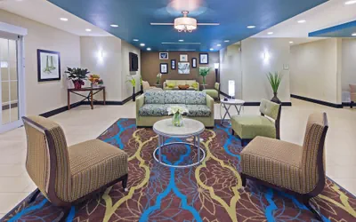 Photo 3 - La Quinta Inn & Suites by Wyndham Floresville