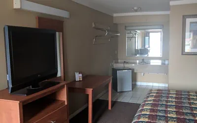 Photo 4 - Budget Motor Lodge