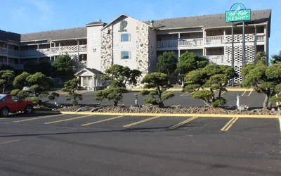 Photo 2 - Hi-Tide Oceanfront Inn