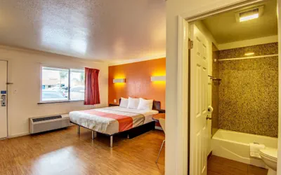 Photo 4 - Motel 6 Manteca, CA