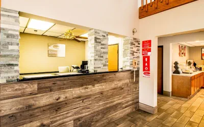 Photo 4 - Econo Lodge Watertown