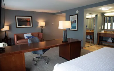 Photo 4 - Hampton Inn & Suites Jacksonville