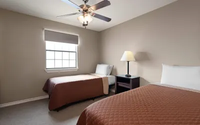 Photo 4 - Eagle's Den Suites Carrizo Springs a Travelodge by Wyndham