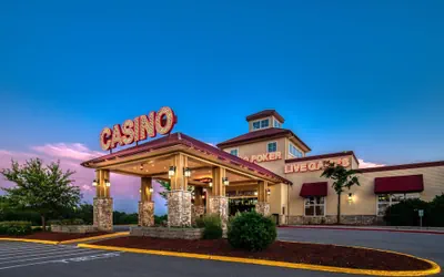 Photo 2 - Lakeside Hotel Casino, a Travelodge by Wyndham