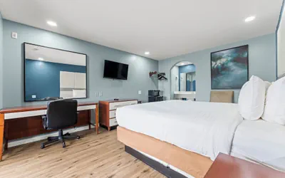 Photo 4 - Executive Inn and Suites