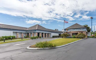 Photo 2 - Comfort Inn & Suites Chattanooga-East Ridge