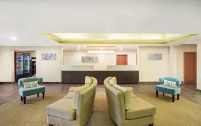 Photo 3 - Sleep Inn & Suites North Mobile Saraland