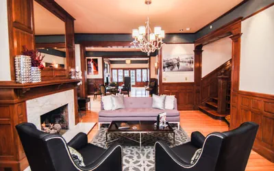 Photo 2 - Blackwell Hotel