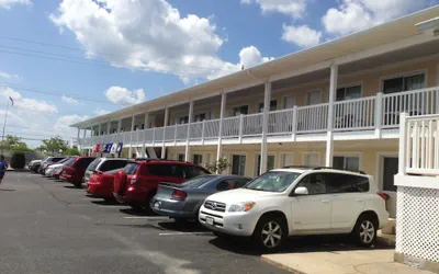 Photo 2 - Kings Arms Motel