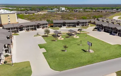 Photo 2 - Eagle's Den Suites Cotulla a Travelodge by Wyndham