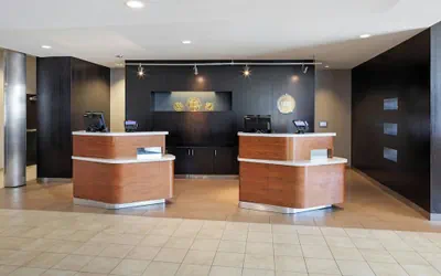 Photo 4 - Courtyard by Marriott Long Beach Airport