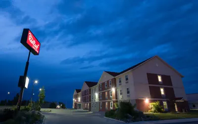 Photo 2 - Red Roof Inn & Suites Dickinson