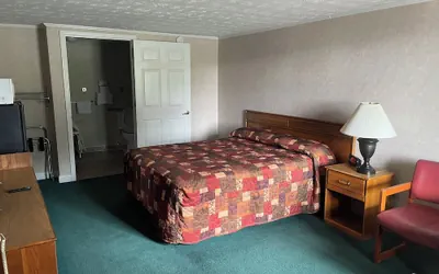 Photo 4 - Budget Host Westgate Inn