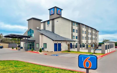 Photo 2 - Motel 6 Marble Falls, TX