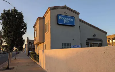Photo 2 - Rodeway Inn South Gate - Los Angeles South