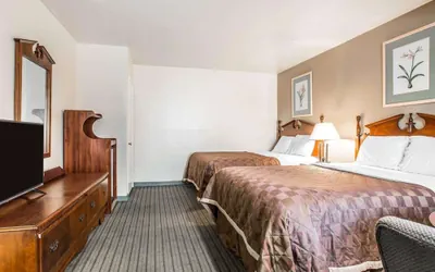 Photo 5 - Rodeway Inn South Gate - Los Angeles South