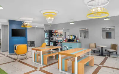 Photo 4 - Spark by Hilton Minot