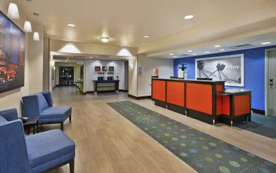 Photo 2 - Hampton Inn & Suites Elyria