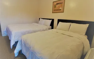 Photo 3 - Country Place Inn And Suites