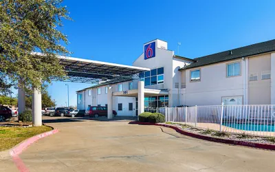 Photo 2 - Motel 6 Terrell, TX