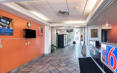 Photo 4 - Motel 6 Terrell, TX