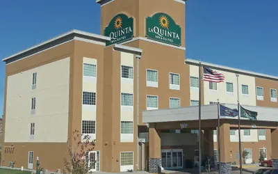 Photo 2 - La Quinta Inn & Suites by Wyndham Dickinson