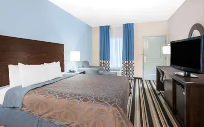 Photo 4 - Super 8 by Wyndham Dilley TX