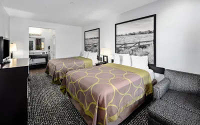 Photo 4 - Super 8 by Wyndham Carthage TX