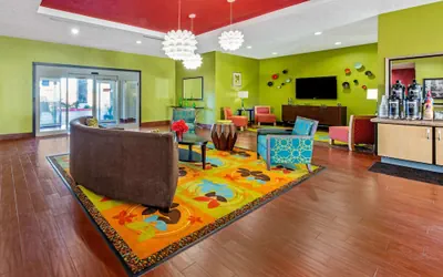 Photo 3 - La Quinta Inn & Suites by Wyndham Leesville Ft. Polk