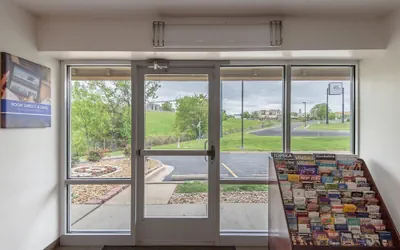 Photo 2 - Motel 6 Overland Park, KS