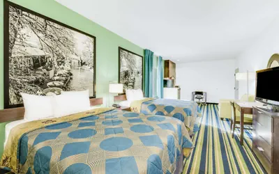Photo 5 - Super 8 by Wyndham Cotulla TX