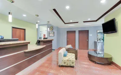 Photo 3 - Super 8 by Wyndham Cotulla TX