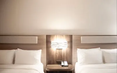Photo 2 - Holiday Inn Express and Suites Overland Park by IHG