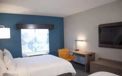 Photo 4 - Holiday Inn Express and Suites Overland Park by IHG