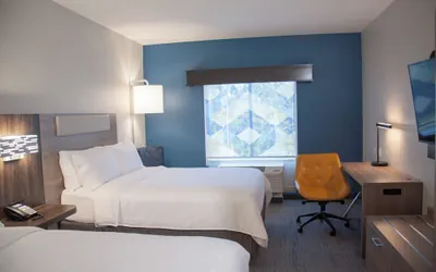 Photo 5 - Holiday Inn Express and Suites Overland Park by IHG