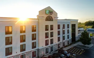 Photo 2 - Holiday Inn Express Hotel & Suites Batavia - Darien Lake by IHG