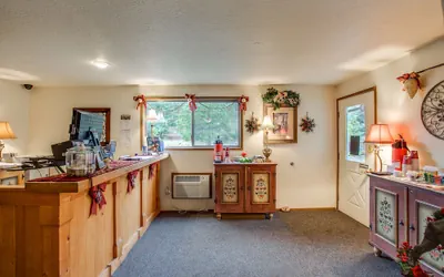 Photo 4 - Alpine Rivers Inn