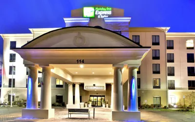 Photo 2 - Holiday Inn Express & Suites Oak Ridge by IHG