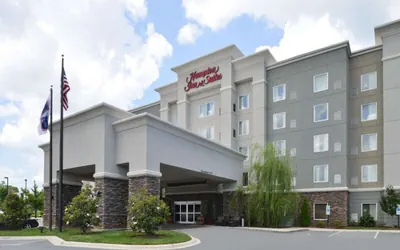 Photo 2 - Hampton Inn & Suites Greensboro/Coliseum Area