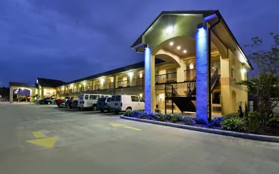 Photo 2 - Americas Best Value Inn & Suites Lake Charles at I-210 Exit 11